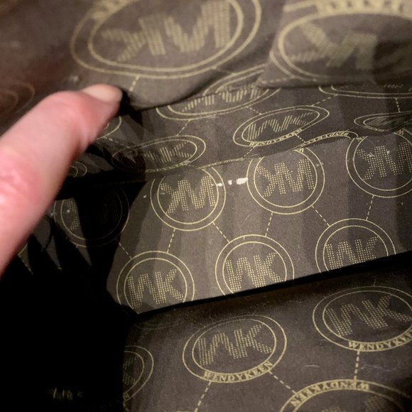 Hand bag, shoulder bag, Black and Grey.17 IN X 11.5 IN, Faux Leather.Wendy Keen. - Picture 12 of 16